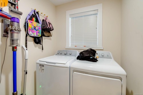 1-2623 5Th Ave, Port Alberni, BC - Indoor Photo Showing Laundry Room