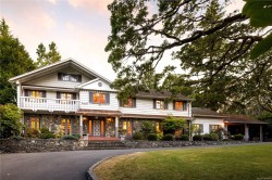 3460 Beach Dr  Oak Bay, BC V8R 6M5