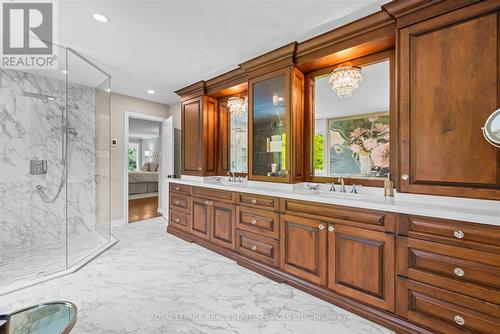 Spa-Inspired 6-PC Primary Ensuite w/Double Sinks - 2315 8 Sideroad, Burlington, ON - Indoor Photo Showing Bathroom