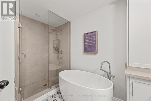 Four-Piece Ensuite to Third Bedroom - 2315 8 Sideroad, Burlington, ON - Indoor Photo Showing Bathroom