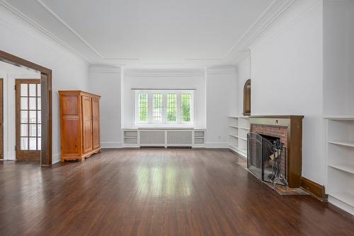 Salon - 3244 Boul. The Boulevard, Westmount, QC - Indoor With Fireplace