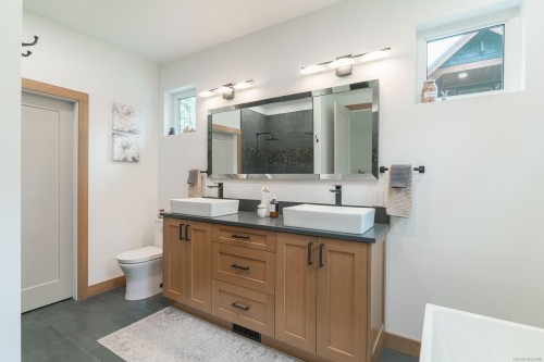 5625 Willow Rd, Port Alberni, BC 