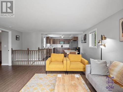 1,2,3,4,5 - 809-811 Hilmor Terrace S, Elizabethtown-Kitley, ON - Indoor Photo Showing Living Room