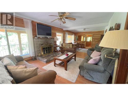 617 Payne Street, Creston, BC - Indoor Photo Showing Living Room With Fireplace