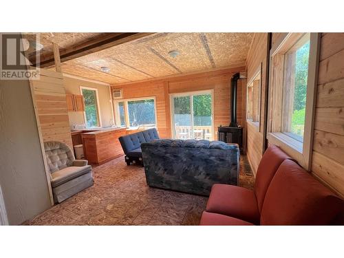 617 Payne Street, Creston, BC - Indoor Photo Showing Living Room