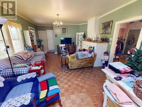 12123 Scotch Fir Point Rd, Powell River, BC - Indoor Photo Showing Living Room