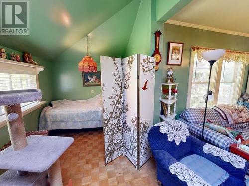 12123 Scotch Fir Point Rd, Powell River, BC - Indoor Photo Showing Bedroom
