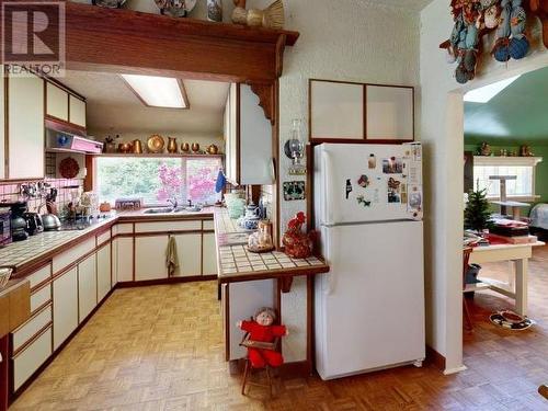 12123 Scotch Fir Point Rd, Powell River, BC - Indoor Photo Showing Kitchen