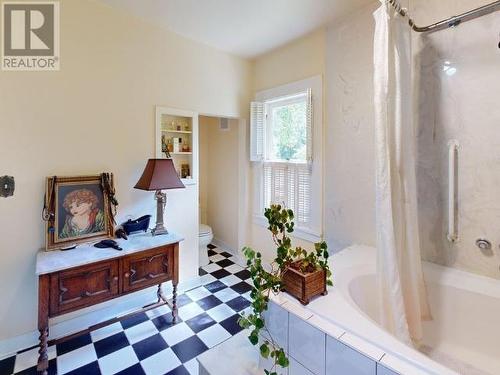 12123 Scotch Fir Point Rd, Powell River, BC - Indoor Photo Showing Bathroom