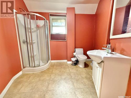 202 24Th Street W, Saskatoon, SK - Indoor Photo Showing Bathroom