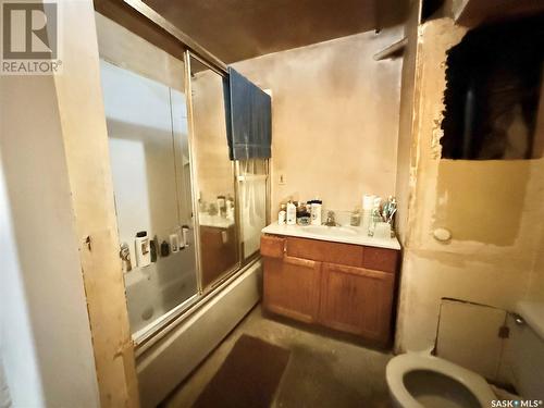 202 24Th Street W, Saskatoon, SK - Indoor Photo Showing Bathroom