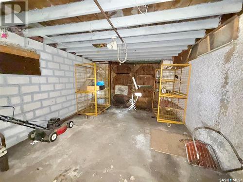 202 24Th Street W, Saskatoon, SK - Indoor Photo Showing Garage