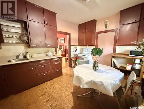 202 24Th Street W, Saskatoon, SK - Indoor Photo Showing Dining Room