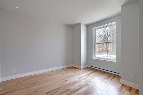 Primary bedroom - 3515 Boul. Décarie, Montréal (Côte-Des-Neiges/Notre-Dame-De-Grâce), QC - Indoor Photo Showing Other Room