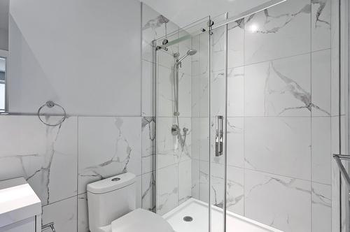 Bathroom - 3515 Boul. Décarie, Montréal (Côte-Des-Neiges/Notre-Dame-De-Grâce), QC - Indoor Photo Showing Bathroom