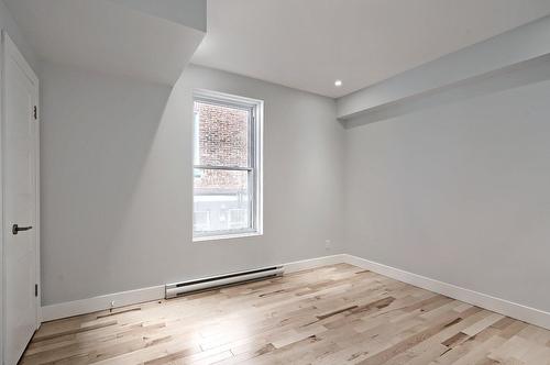 Bedroom - 3515 Boul. Décarie, Montréal (Côte-Des-Neiges/Notre-Dame-De-Grâce), QC - Indoor Photo Showing Other Room