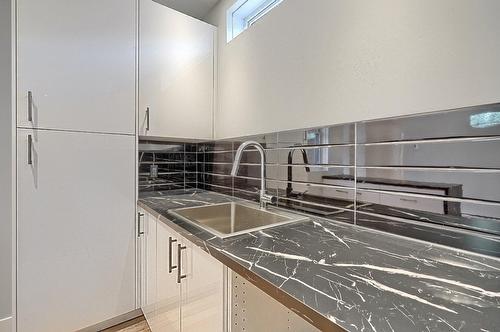 Kitchen - 3515 Boul. Décarie, Montréal (Côte-Des-Neiges/Notre-Dame-De-Grâce), QC - Indoor Photo Showing Kitchen