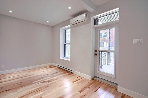 Living room - 3515 Boul. Décarie, Montréal (Côte-Des-Neiges/Notre-Dame-De-Grâce), QC - Indoor Photo Showing Other Room