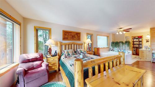 1528 Tie Lake Loop Road, Jaffray, BC - Indoor Photo Showing Bedroom