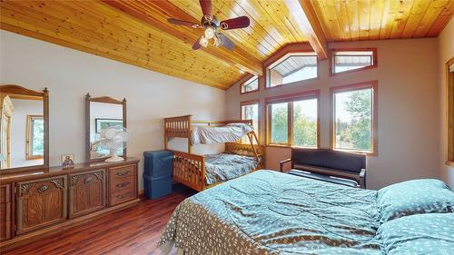 1528 Tie Lake Loop Road, Jaffray, BC - Indoor Photo Showing Bedroom