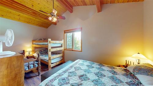 1528 Tie Lake Loop Road, Jaffray, BC - Indoor Photo Showing Bedroom