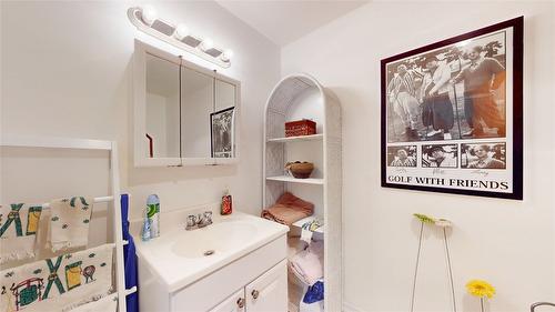 1528 Tie Lake Loop Road, Jaffray, BC - Indoor Photo Showing Bathroom