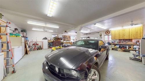 1528 Tie Lake Loop Road, Jaffray, BC - Indoor Photo Showing Garage