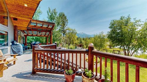 1528 Tie Lake Loop Road, Jaffray, BC - Outdoor With Exterior