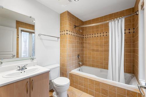 Ensuite bathroom - 4389 Boul. Décarie, Montréal (Côte-Des-Neiges/Notre-Dame-De-Grâce), QC 