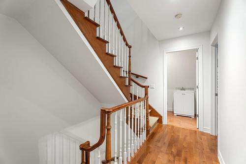 Staircase - 4389 Boul. Décarie, Montréal (Côte-Des-Neiges/Notre-Dame-De-Grâce), QC 