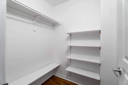 Walk-in closet - 4389 Boul. Décarie, Montréal (Côte-Des-Neiges/Notre-Dame-De-Grâce), QC 