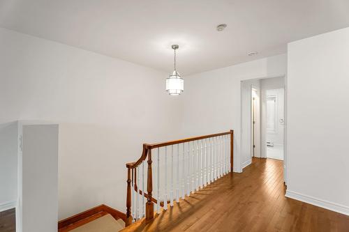 Staircase - 4389 Boul. Décarie, Montréal (Côte-Des-Neiges/Notre-Dame-De-Grâce), QC 