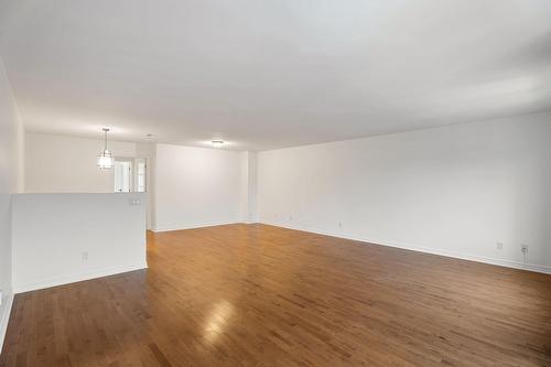 Family room - 4389 Boul. Décarie, Montréal (Côte-Des-Neiges/Notre-Dame-De-Grâce), QC 