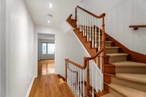 Staircase - 4389 Boul. Décarie, Montréal (Côte-Des-Neiges/Notre-Dame-De-Grâce), QC 