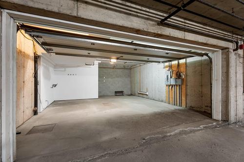 Garage - 4389 Boul. Décarie, Montréal (Côte-Des-Neiges/Notre-Dame-De-Grâce), QC 