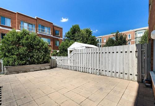 Backyard - 4389 Boul. Décarie, Montréal (Côte-Des-Neiges/Notre-Dame-De-Grâce), QC 
