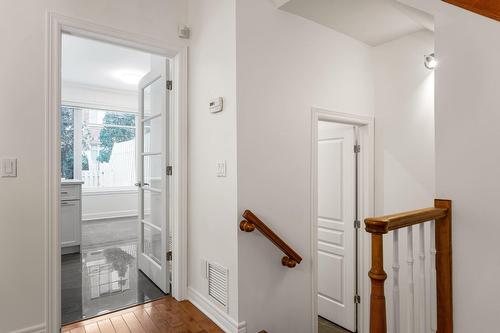 Staircase - 4389 Boul. Décarie, Montréal (Côte-Des-Neiges/Notre-Dame-De-Grâce), QC 