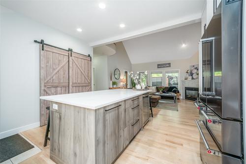106-690 Lequime Road, Kelowna, BC - Indoor Photo Showing Kitchen