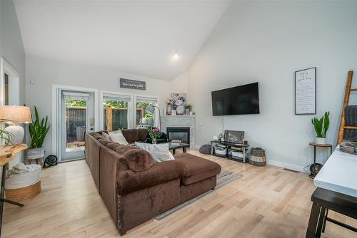 106-690 Lequime Road, Kelowna, BC - Indoor Photo Showing Living Room With Fireplace