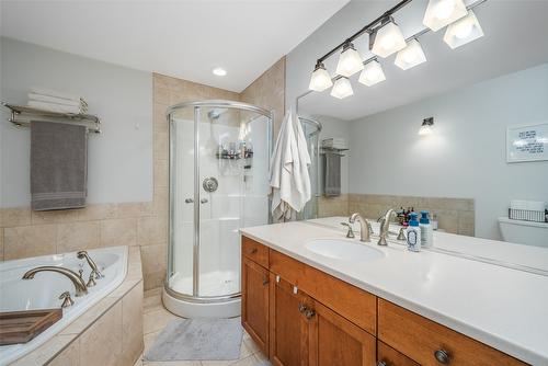 106-690 Lequime Road, Kelowna, BC - Indoor Photo Showing Bathroom