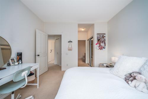 106-690 Lequime Road, Kelowna, BC - Indoor Photo Showing Bedroom