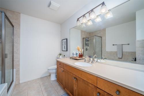 106-690 Lequime Road, Kelowna, BC - Indoor Photo Showing Bathroom