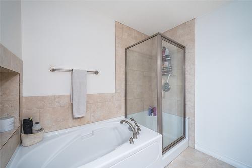 106-690 Lequime Road, Kelowna, BC - Indoor Photo Showing Bathroom