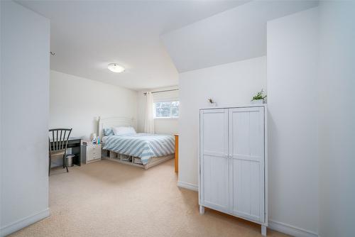 106-690 Lequime Road, Kelowna, BC - Indoor Photo Showing Bedroom