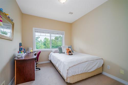 106-690 Lequime Road, Kelowna, BC - Indoor Photo Showing Bedroom