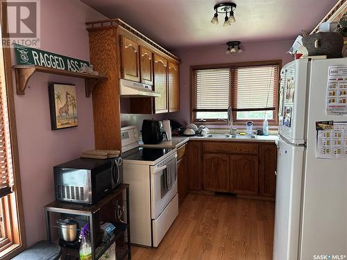 261 Bean Crescent, Weyburn, SK - Indoor Photo Showing Kitchen With Double Sink