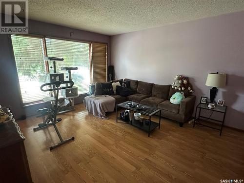 261 Bean Crescent, Weyburn, SK - Indoor Photo Showing Living Room