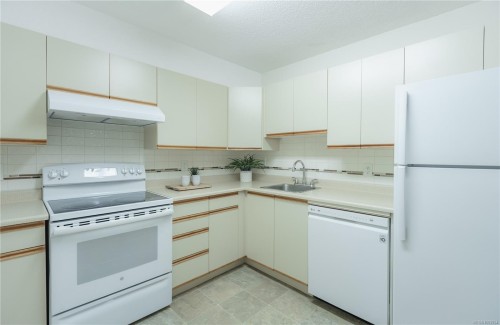 410-6715 Dover Rd, Nanaimo, BC - Indoor Photo Showing Kitchen