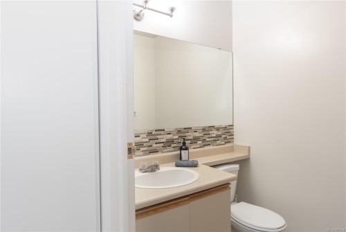 410-6715 Dover Rd, Nanaimo, BC - Indoor Photo Showing Bathroom