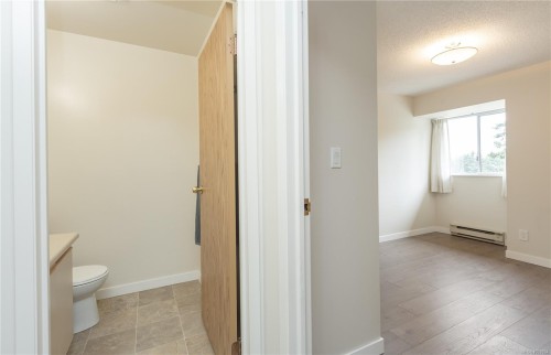 410-6715 Dover Rd, Nanaimo, BC - Indoor Photo Showing Bathroom